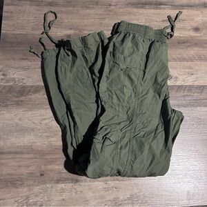 Aerie. High rise baggy cargo pants.